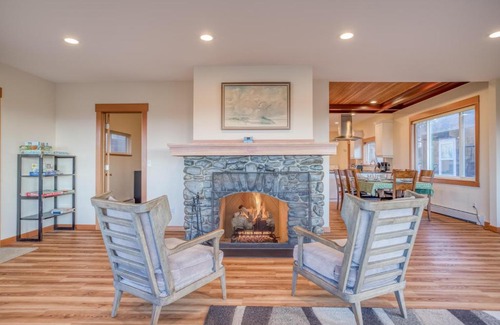 Seaside House | Oceanfront Getaway - Meredith Lodging