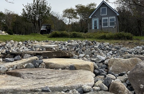 Ragged Island Cabin | Oceanfront glamping in beautiful bunkie 15 minutes from historic Shelburne NS