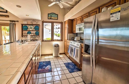 Avalon Condo | Oceanfront Hamilton Cove Penthouse suite with stunning panoramic views!