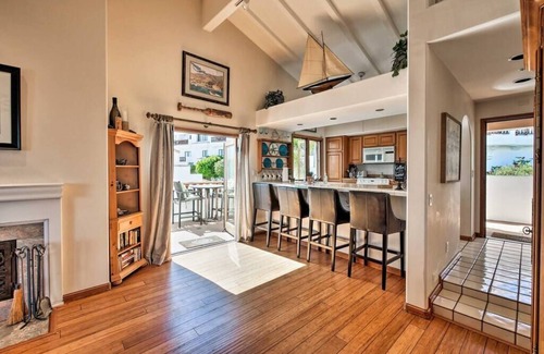Avalon Condo | Oceanfront Hamilton Cove Penthouse suite with stunning panoramic views!