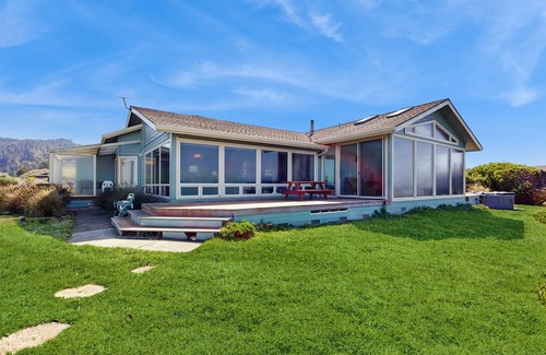 Fort Bragg House | Oceanfront Home on the Bluffs w/Hot Tub, Sunroom & Private Beach Access