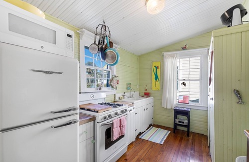 Charleston County House | Oceanfront Home/Pet Friendly/Screened Porch/4 Bedrooms/1 Bath/Sleep 8