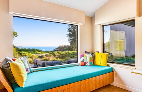 Sea Ranch House | Oceanfront Home with Ocean Views, High-Speed WiFi, Gas Fireplace, & Washer/Dryer
