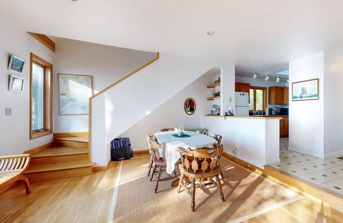 Camden Cottage | Oceanfront home with water views - central AC, washer/dryer & beach access