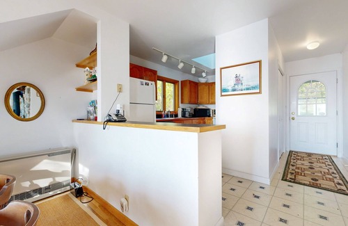 Camden Cottage | Oceanfront home with water views - central AC, washer/dryer & beach access
