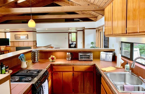 Manchester House | Oceanfront Irish Beach Home: Private Beach Access!