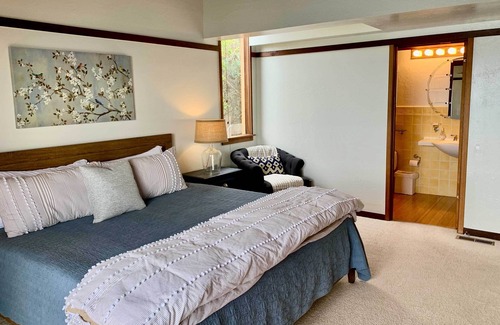 Manchester House | Oceanfront Irish Beach Home: Private Beach Access!
