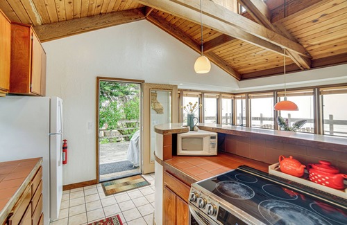 Manchester House | Oceanfront Irish Beach Home: Private Beach Access!