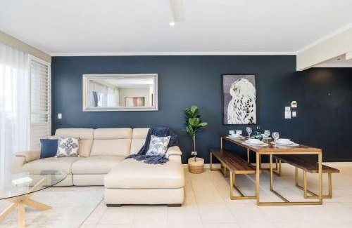 Urangan Apartment | Oceanfront Luxe Suite - Sub Penthouse