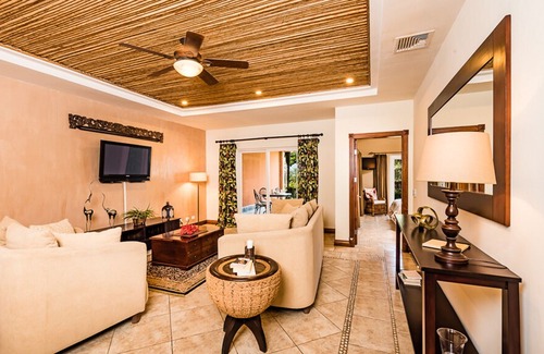 Playa Langosta Condo | Oceanfront Luxury in Playa Langosta Near Tamarindo