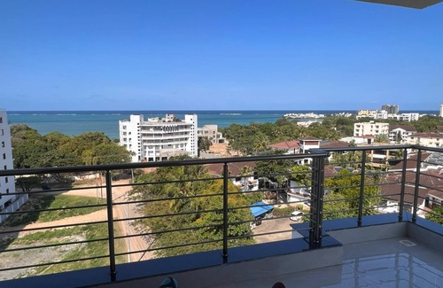 Manyimbo Apartment | Oceanfront Luxury Penthouse w/Panoramic Views & Spacious Interiors