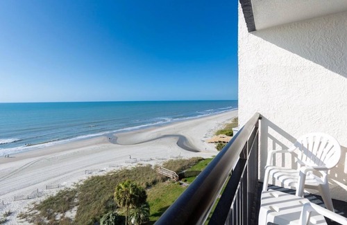 Myrtle Beach Hotel | Oceanfront Luxury King Efficiency: w/Breakfast