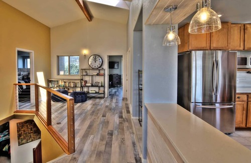 Bayshore House | Oceanfront on Sandy Beach! Hot Tub! Dog Friendly! Direct Beach Access! Game Room!