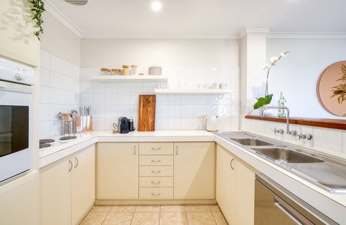 Trigg Villa | Oceanfront Panoramic Views at Scarborough Beach