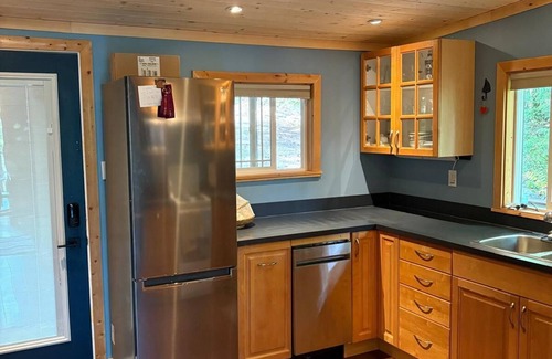 Madeira Park Cabin | Oceanfront Private Peaceful Cabin on an Acre