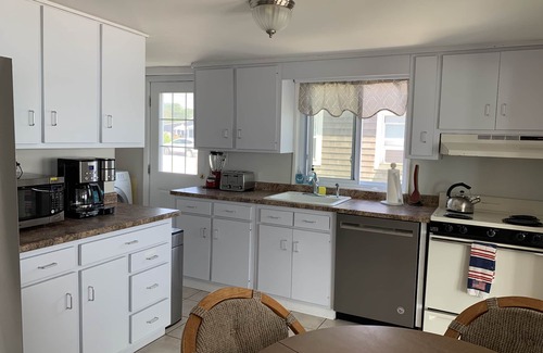 South Yarmouth House | OCEANFRONT, PRIVATE BEACH AND DECK, AMAZING VIEWS, KAYAKS, 2 Story House, 4+BR