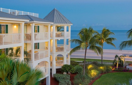 Key West Villa | Oceanfront Property - 2BR/2BA - Near Smather's Beach - Poolside Bar and Grill