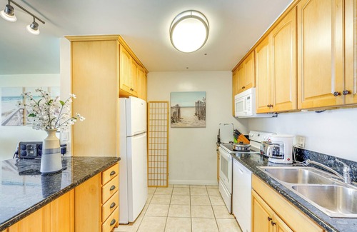 North Pacific Beach Condo | Oceanfront San Diego Getaway: Steps to Beach!
