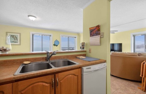 Old Orchard Beach Condo | Oceanfront Seawatch condos- unit 407