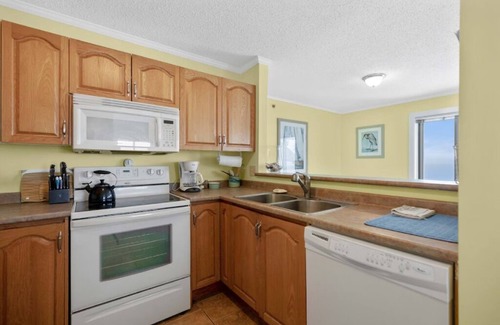 Old Orchard Beach Condo | Oceanfront Seawatch condos- unit 407