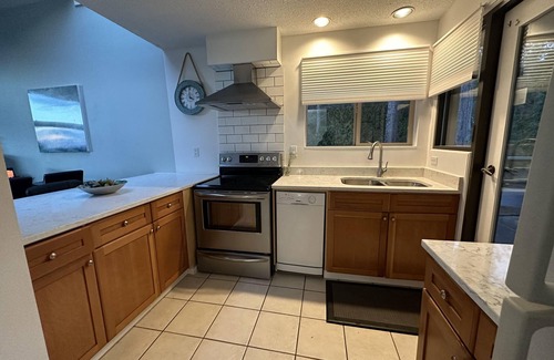 North Oyster Condo | Oceanfront Seaside Vacay with stunning views at Inn of the Sea,Pool/Hot Tub/Dock