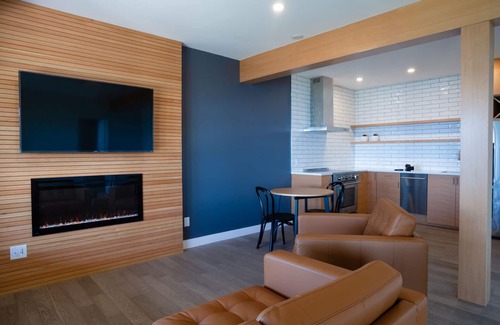 Juan de Fuca Electoral Area Condo | Oceanfront/serene/executive/4bed/4bath/private hottub/firepitnwild Pacific views