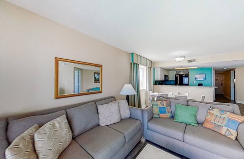Myrtle Beach Condo | Oceanfront snowbird-friendly condo with beach views, hot tubs, pools, lazy river