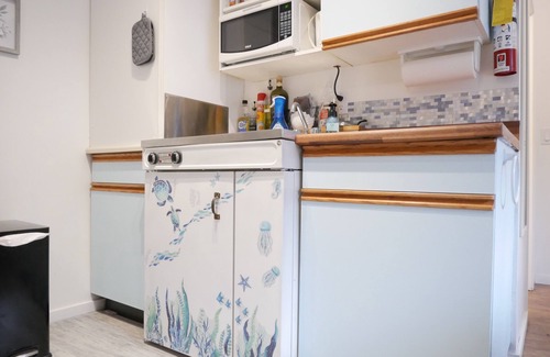 Sooke Hotel | Oceanfront Studio Suite: Private Boardwalk, Beach Access, & Free Kayaks!