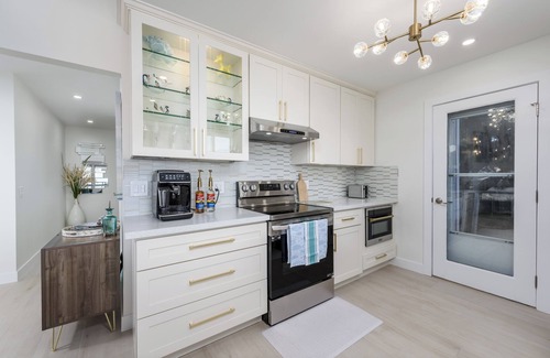 Manchester Cottage | Oceanfront/Stunning Views/Hot Tub/Contemporary