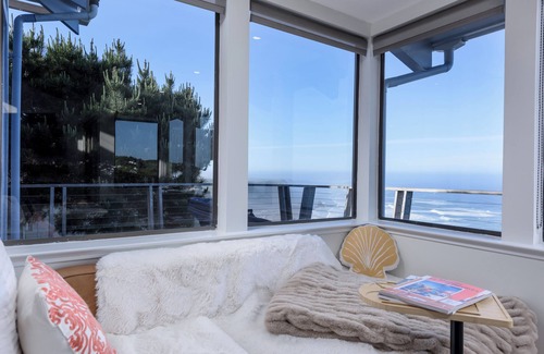 Manchester Cottage | Oceanfront/Stunning Views/Hot Tub/Contemporary
