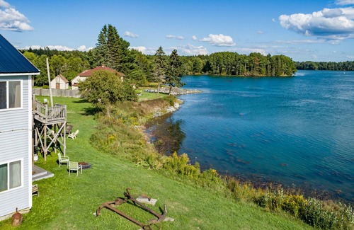Sullivan Apartment | OCEANFRONT - Taunton Bay Escape with 2 Apts & Cottage - sleeps up to 13 people!