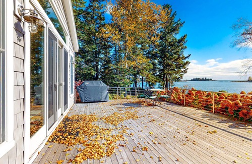 Tenants Harbor House | Oceanfront two-story house with wraparound deck & gas grill - snowbird-friendly