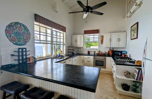Soto House | Oceanfront Villa in Private Residential Area