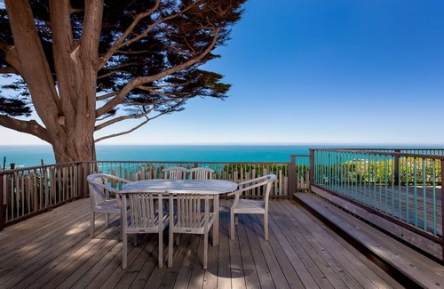 Philo House | Oceanfront Vacation Home - Spectacular Views; Hot Tub; Wi-Fi.