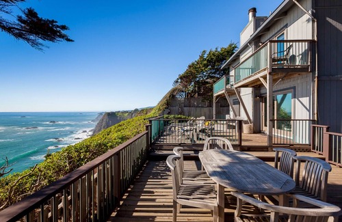 Philo House | Oceanfront Vacation Home - Spectacular Views; Hot Tub; Wi-Fi.