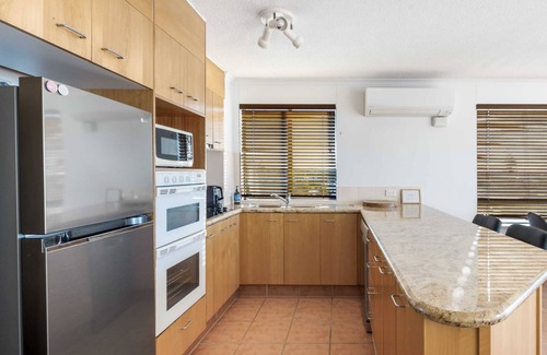 Moffat Beach Apartment | Oceanfront Views at Moffat Beach + Rooftop Terrace