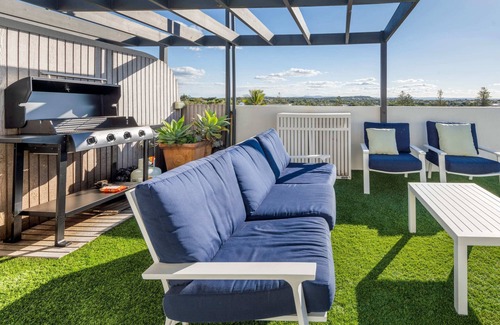 Moffat Beach Apartment | Oceanfront Views at Moffat Beach + Rooftop Terrace