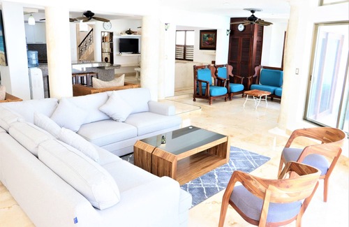 Soliman Bay Villa | Oceanfront Villa in a tranquil bay. Private Pool & 3500 sqft of outdoor space!