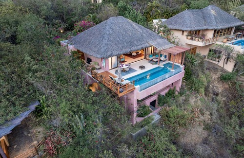 Santa Maria Huatulco Villa | Oceanfront Villa in Gated Community + Amenities