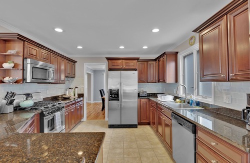 Keansburg Villa | Oceanfront Villa with Skyline Views