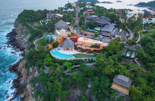 Santa Maria Huatulco Villa | Oceanfront W/Beach Access in Gated Neighbourhood