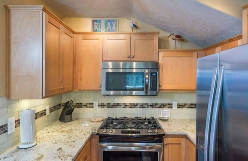 Depoe Bay Condo | Oceanfront, Whale Watching, Pool - Whalers Loft
