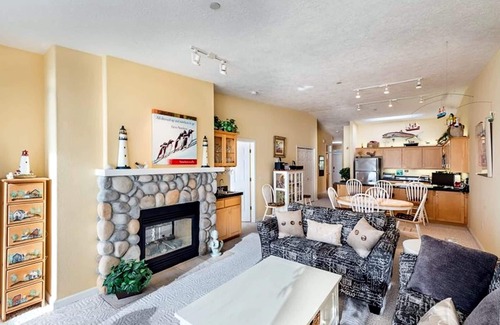 Depoe Bay Condo | Oceanfront, Whale Watching, Pool - Suite Dreams
