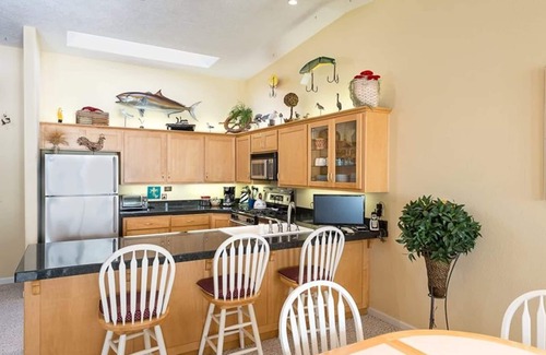 Depoe Bay Condo | Oceanfront, Whale Watching, Pool - Suite Dreams