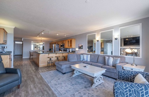 Depoe Bay Condo | Oceanfront, Whale Watching, Pool | Thundering Sea
