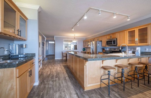 Depoe Bay Condo | Oceanfront, Whale Watching, Pool | Thundering Sea