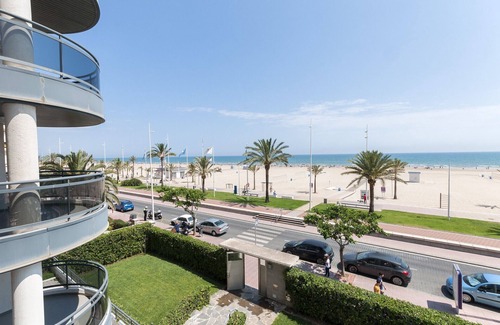 Grau i Platja Apartment | Oceanfront with stunning views of the sunset! Recently redecorated !