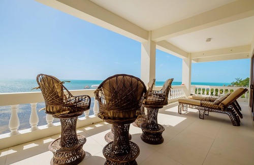 Boca Ciega Condo | Ocean’s Edge 4B – Fourth-Floor Beachfront Condo with Wrap-Around Ocean Views