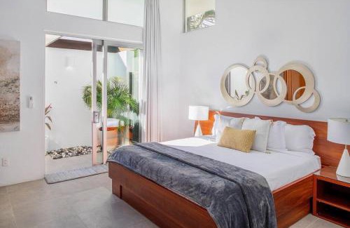Long Bay Hills Villa | Oceanside 4 Bedroom Luxury Villa with Private Pool, 500ft from Long Bay Beach -V10