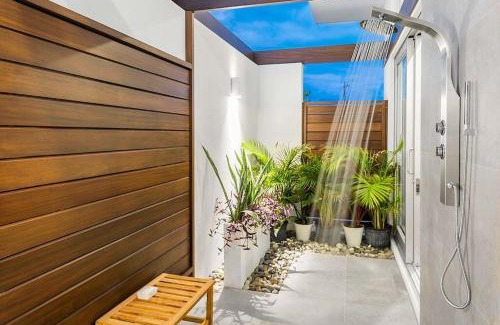 Long Bay Hills Villa | Oceanside 4 Bedroom Luxury Villa with Private Pool, 500ft from Long Bay Beach -V10